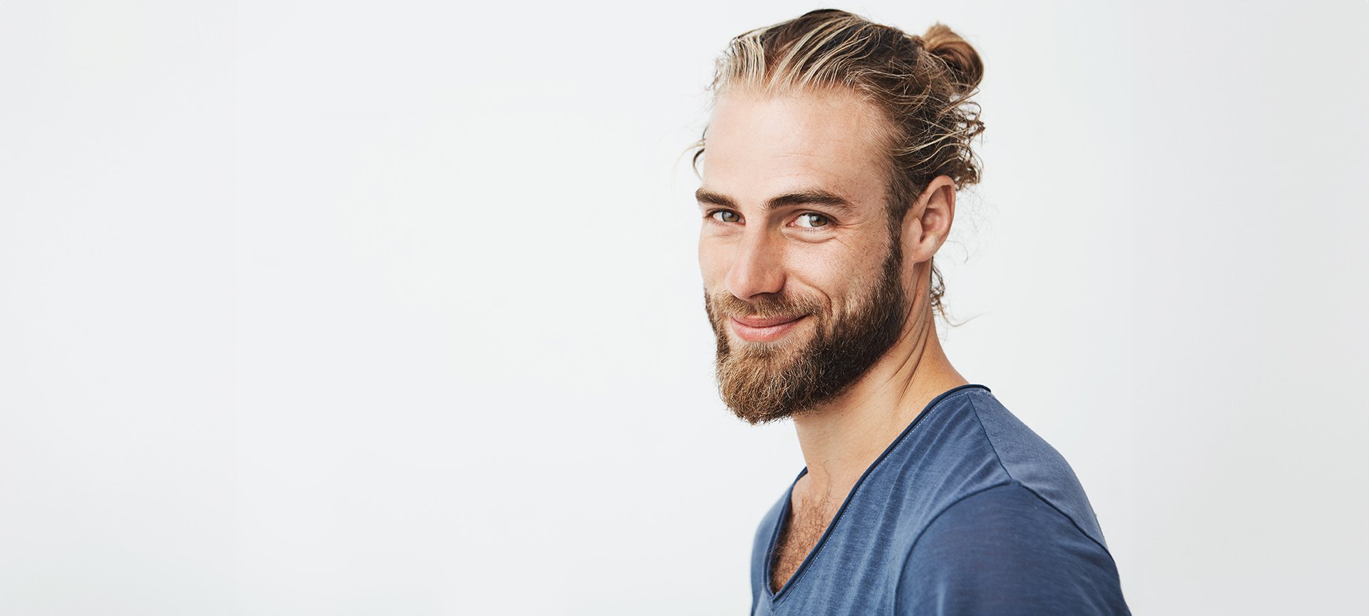 mężczyzna z wypielęgnowaną brodą