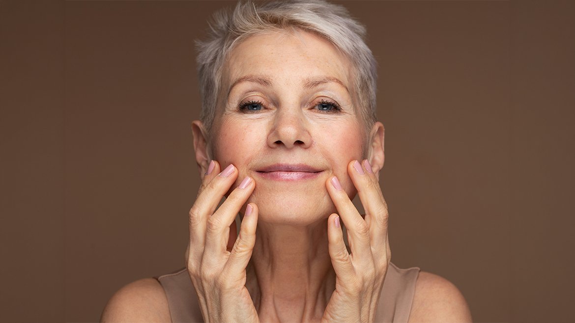 kobieta z cerą dojrzałą