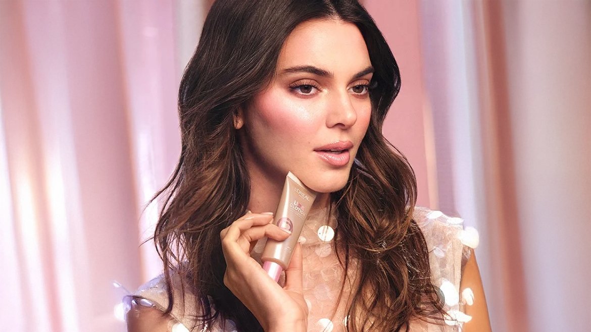 Multifunkcyjny rozświetlacz w płynie Lumi Glotion od L'Oréal Paris