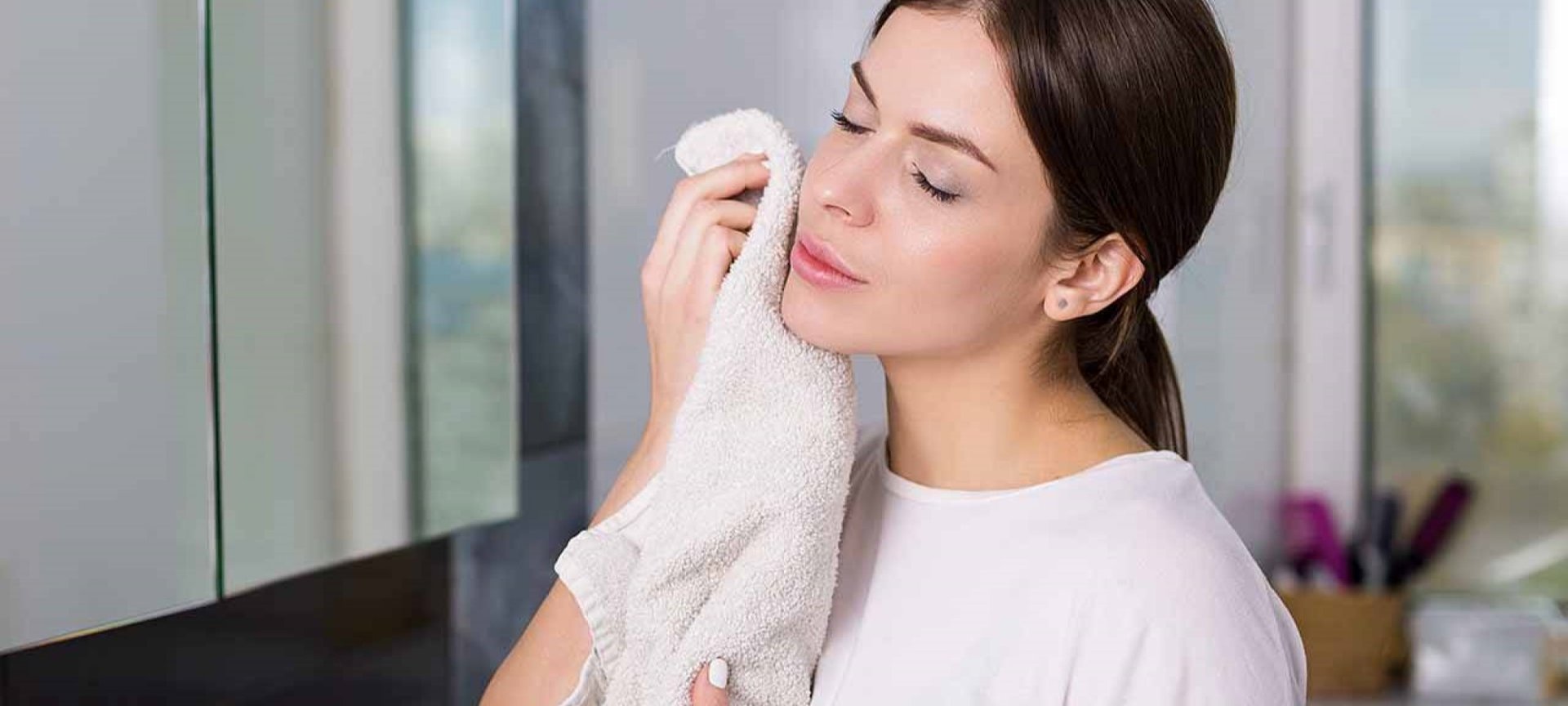 Loreal Paris BMAG Article Simple Skin Care Routines For Every Skin Type D