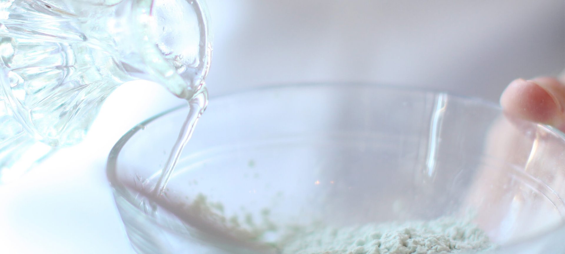 rutynowa-pielegnacja-skory,-ktorej-potrzebujesz-w-swoim-zyciu-po-urodzeniu-dziecka_loreal_paris