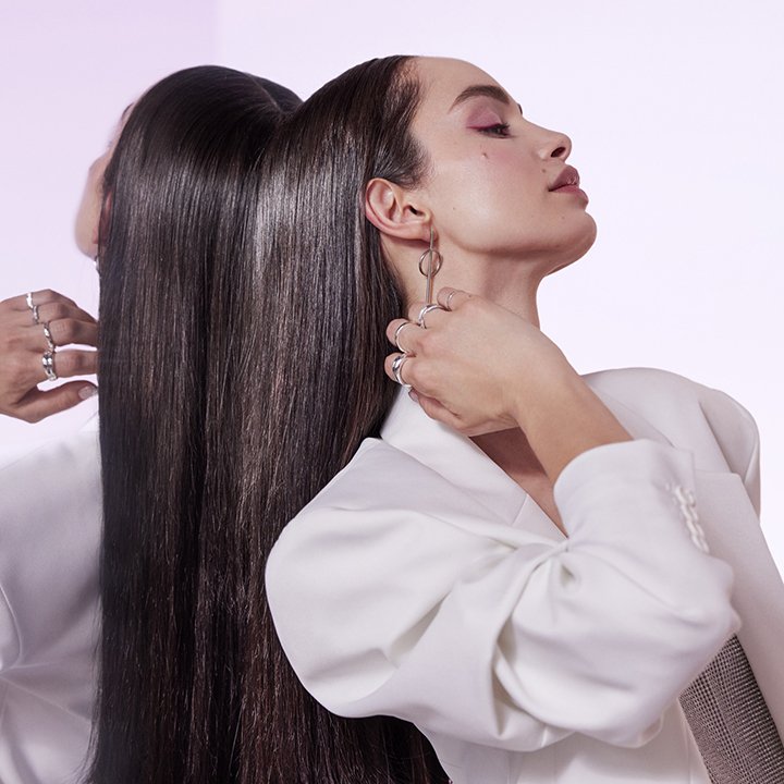 20230801 Digital Elvive Glycolic Gloss Beautyshot3 Lgrothe Dmi Image Na No Cta 720x720