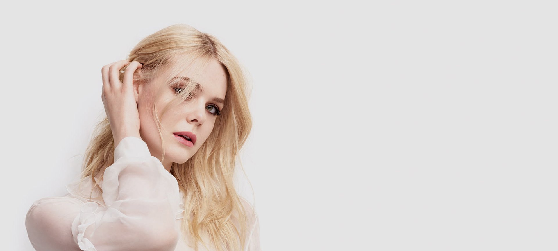 elle-fanning-botanicals-hero_piel??gnacja_w??os??w